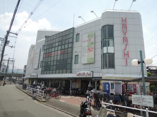 近くのスーパーはやし山本店まで432m(徒歩6分)