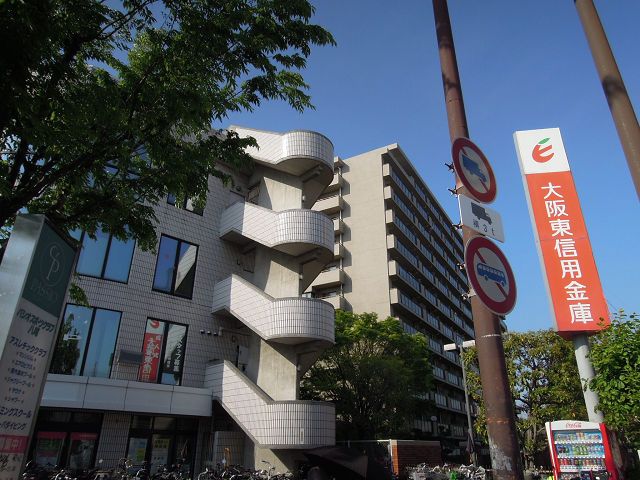 近くの大阪東信用金庫 JR八尾駅前支店まで200m（徒歩3分）
