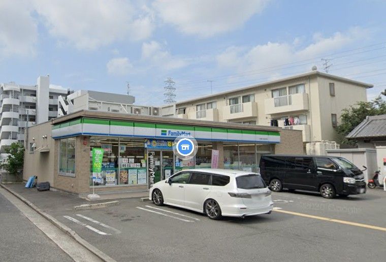 近くのファミリーマート 八尾南小阪合町店まで398m（徒歩5分）