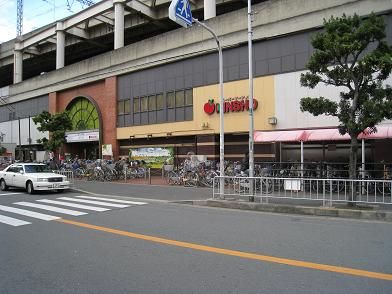 近くのスーパーマーケットKINSHO布施店まで278m（徒歩4分）
