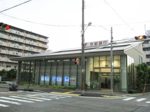 近くの京都銀行 東大阪支店まで412m（徒歩6分）