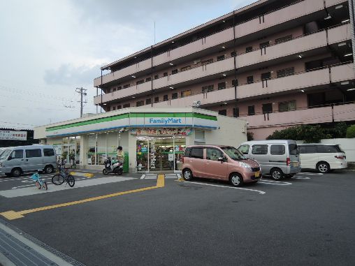 近くのファミリーマート MYS八尾木北店まで165m(徒歩3分)