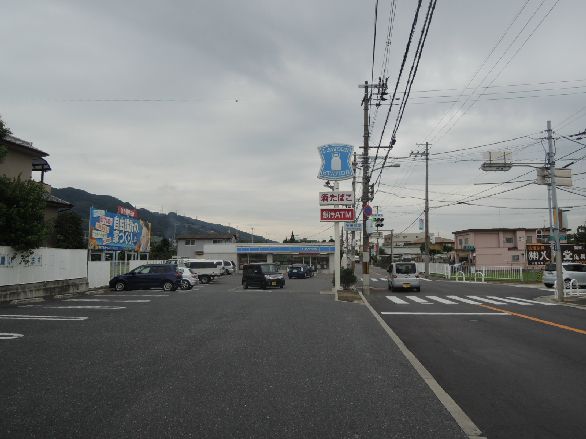 近くのローソン 八尾服部川店まで404m（徒歩6分）