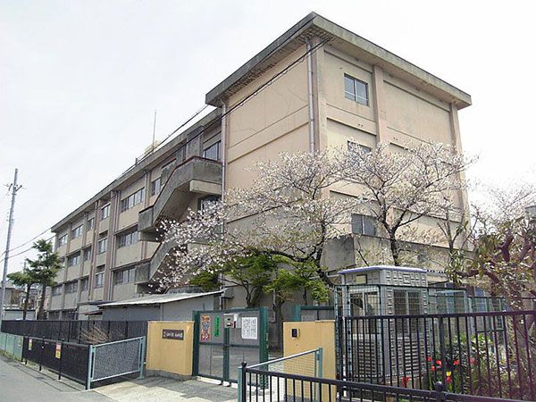 近くの永畑小学校（永畑町）まで190m（徒歩3分）