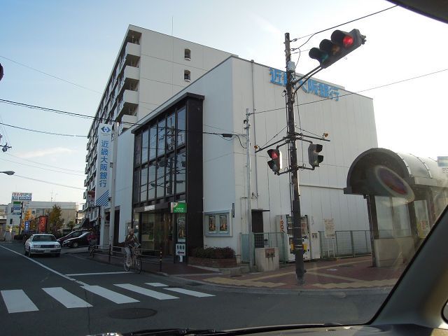 近くの近畿大阪銀行 志紀支店まで320m（徒歩4分）