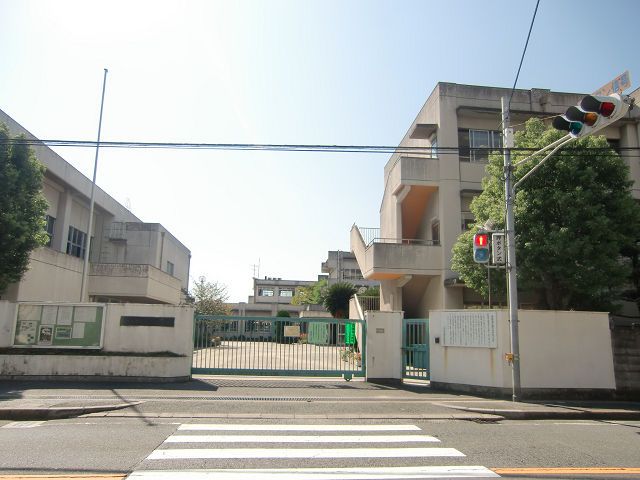 近くの志紀中学校(志紀町西)まで420m(徒歩6分)