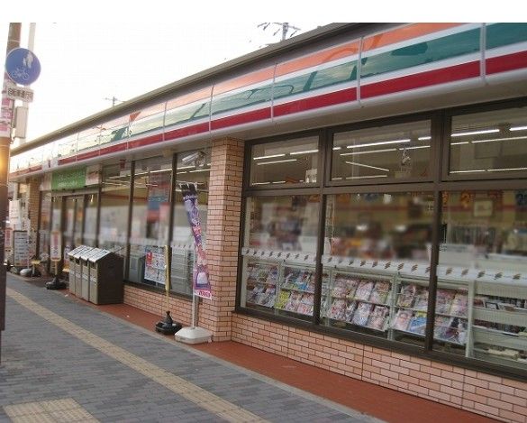 近くのセブンイレブン 東大阪西岩田1丁目店まで74m（徒歩1分）