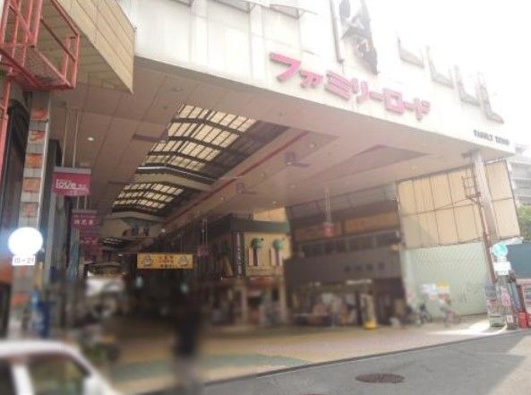 近くのドラッグストア マツモトキヨシ 八尾店まで505m（徒歩7分）