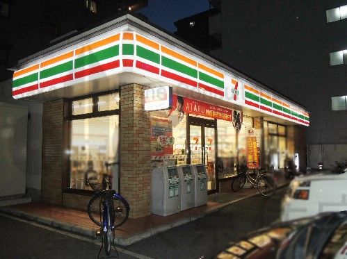 近くのセブンイレブン 八尾光町店まで302m（徒歩4分）