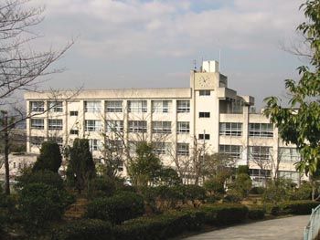 近くの堅下北中学校まで1,250m(徒歩16分)