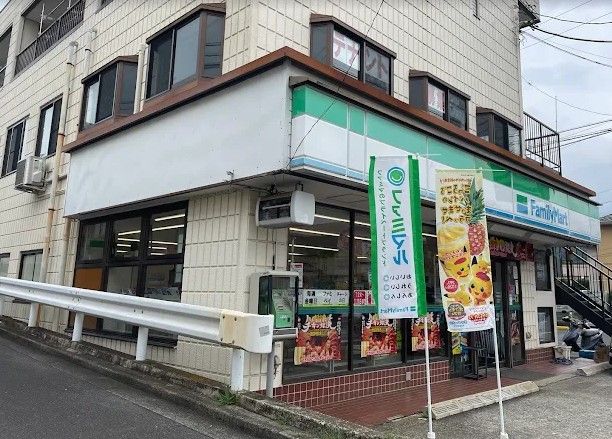 近くのファミリーマート 鈴木秦野西田原店まで511m（徒歩7分）