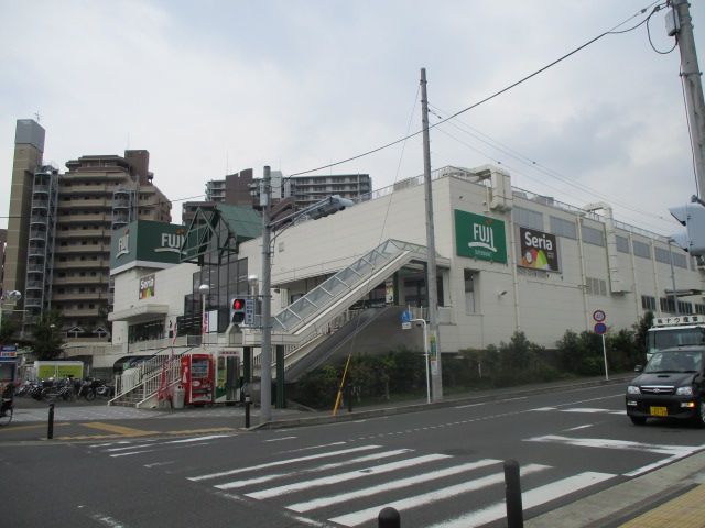 近くのSUPER MARKET FUJI（スーパーマーケットフジ） 善行店まで570m（徒歩8分）