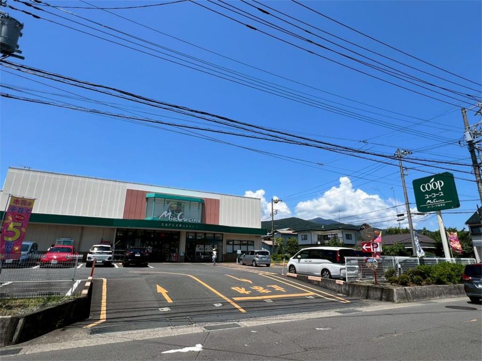 近くのユーコープ ミアクチーナ鶴巻店まで844m（徒歩11分）