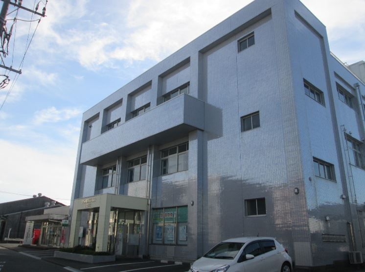 近くのJAさがみ六会支店まで756m（徒歩10分）