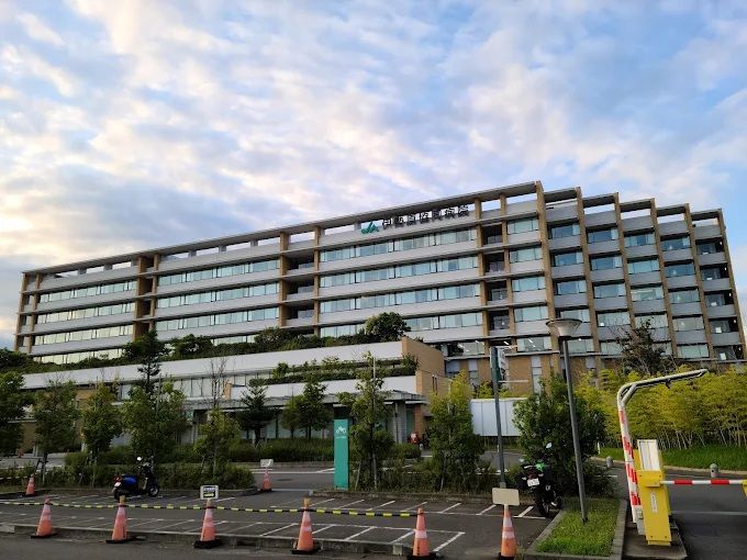 近くの伊勢原協同病院まで1,131m（徒歩15分）