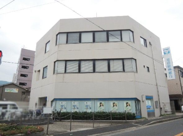 近くの池田泉州銀行 高安支店まで805m（徒歩11分）