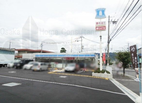 近くのローソン 八尾福万寺一丁目店まで577m(徒歩8分)