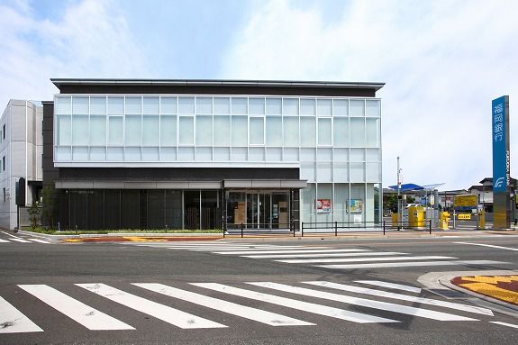 近くの福岡銀行まで340m（徒歩5分）