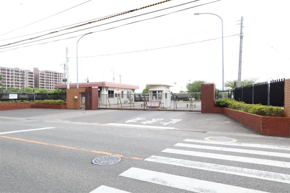 近くの陸上自衛隊福岡駐屯地まで1,546m（徒歩20分）
