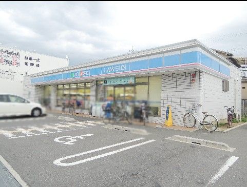 近くのローソン 八尾青山店まで439m（徒歩6分）
