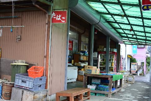 近くの平野ストアーまで407m（徒歩6分）