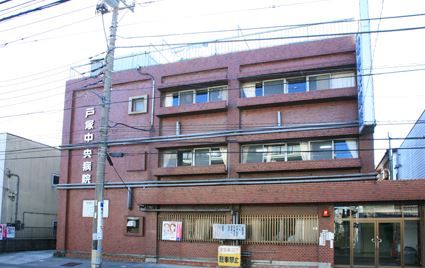 近くの戸塚中央病院まで893m（徒歩12分）