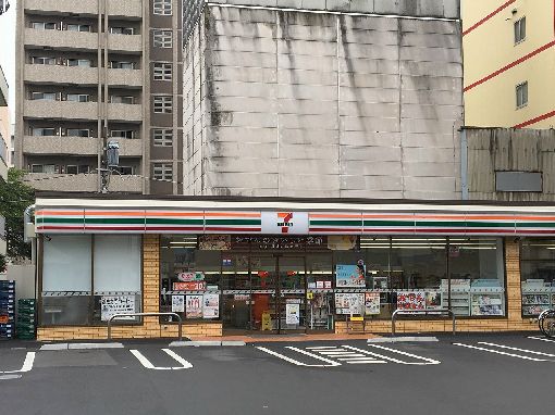 近くのセブンイレブン 平塚明石町店まで502m（徒歩7分）