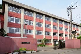 近くの藤沢市立高倉中学校まで1,151m（徒歩15分）