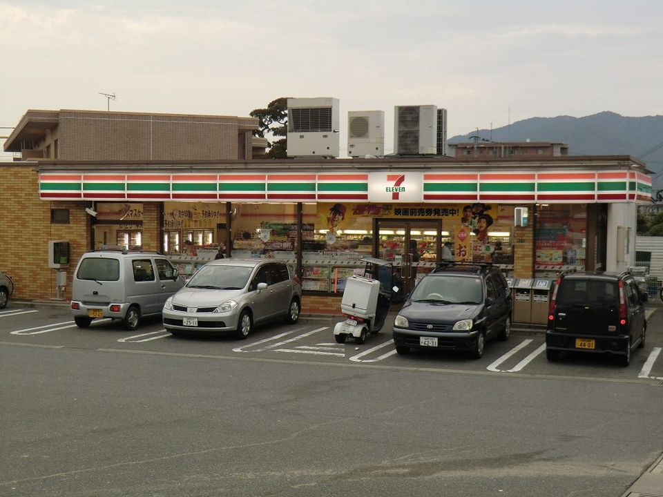 近くのセブンイレブン太宰府大佐野店まで496m(徒歩7分)