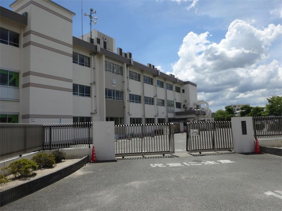 近くの大野城市立大野東小学校まで483m（徒歩7分）