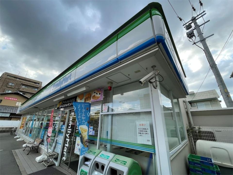近くのファミリーマート 福岡石丸三丁目店まで498m(徒歩7分)