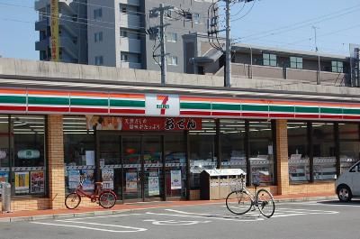 近くのセブンイレブンまで350m（徒歩5分）