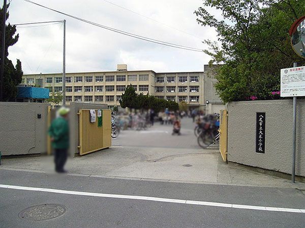 近くの八尾市立大正小学校まで2,187m(徒歩28分)