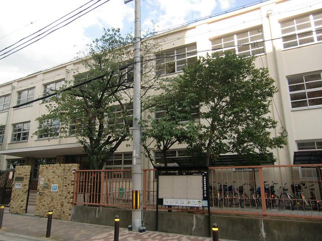 近くの長吉東小学校（長吉出戸）まで640m（徒歩8分）
