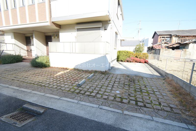 近くの長瀬郵便局まで54m（徒歩1分）