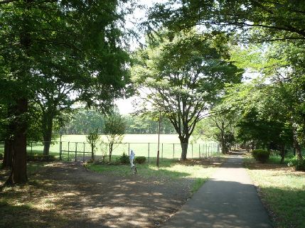 近くの鶴間公園まで697m（徒歩9分）