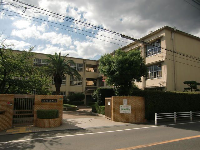 近くの長吉中学校(長吉長原東)まで640m(徒歩8分)