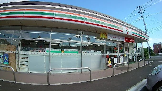 近くのセブンイレブン 伊勢原東海大学病院前店まで555m（徒歩7分）