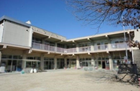 近くの八尾市立曙川幼稚園まで410m(徒歩6分)