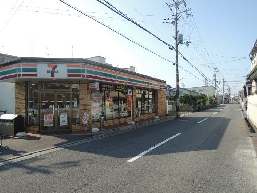 近くのセブンイレブン 八尾老原4丁目店まで185m（徒歩3分）