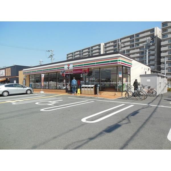 近くのセブンイレブン 八尾弓削町店まで393m（徒歩5分）