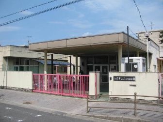 近くの八尾市立志紀幼稚園まで572m（徒歩8分）