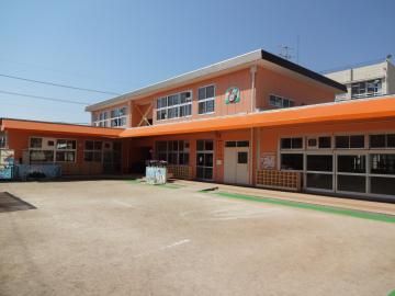 近くの八尾市立南高安幼稚園まで748m（徒歩10分）