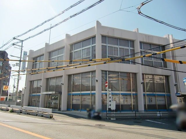 近くの株式会社池田泉州銀行八尾支店まで550m(徒歩7分)