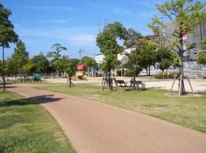 近くの箱崎公園まで1,062m（徒歩14分）