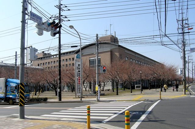 近くの綾瀬市役所まで804m（徒歩11分）