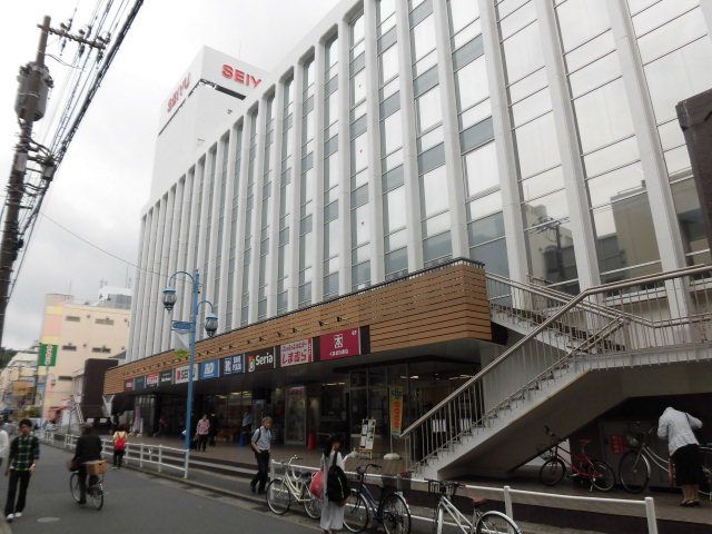 近くの西友 大船店まで400m（徒歩5分）