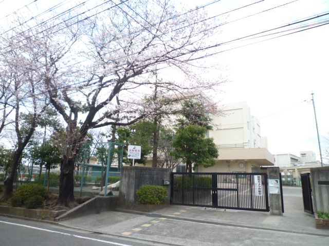 近くの町田市立成瀬台小学校まで115m(徒歩2分)