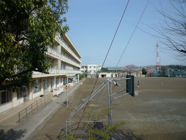 近くの町田市立成瀬台中学校まで180m(徒歩3分)