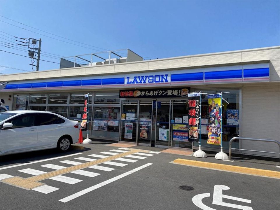 近くのサイゼリヤまで650m（徒歩9分）